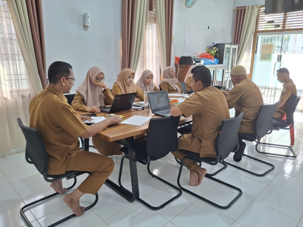 Suasana Rapat Rutin, Senin 21 Juli 2025. Membahas Kinerja Perangkat dan Perkembangan Keadaan Gampong